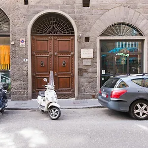 https://paravia-suite.it-tuscanyhotel.com